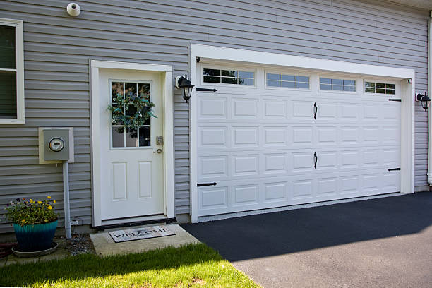 24/7 Emergency Garage Door Panel Replacement experts in Florida, NY